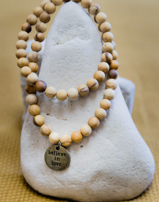 Palo Santo Halskette Anhänger Believe in Love Bronze