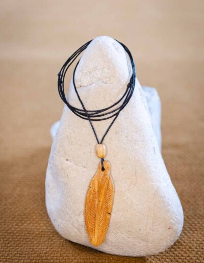 Hippie Halskette mit Palo Santo Feder Anhänger