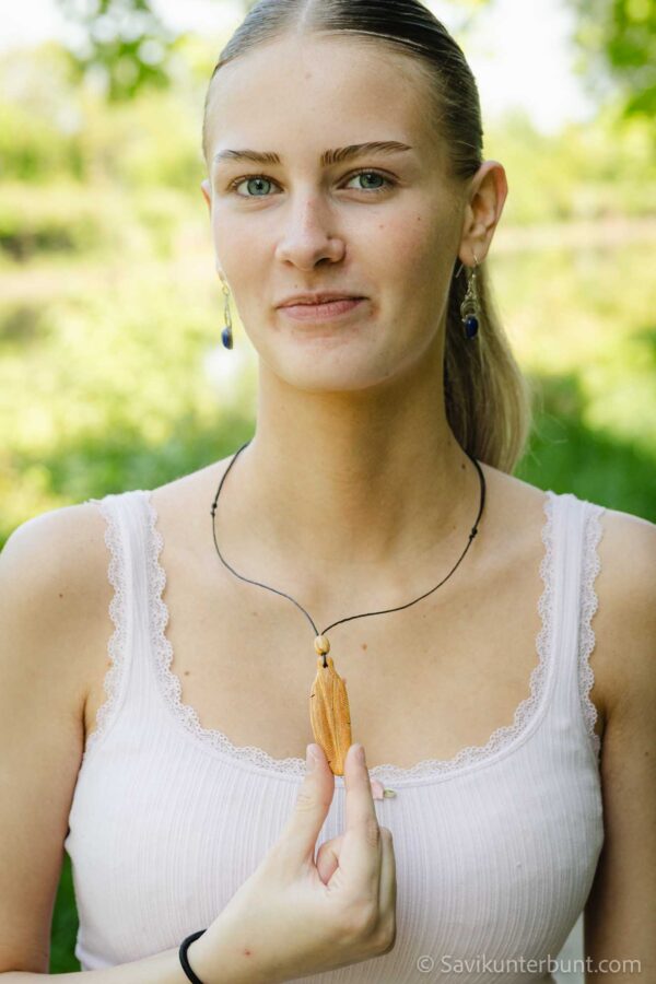 Hippie Halskette mit Palo Santo Feder Anhänger