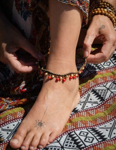 Fußkettchen Hippie Style mit vielen Glöckchen Farbe Rot