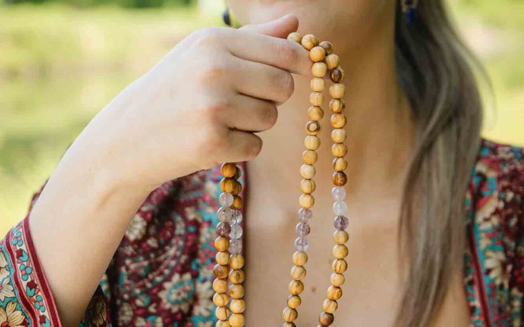 Gebetskette Mala Palo Santo mit Erdbeerquarz
